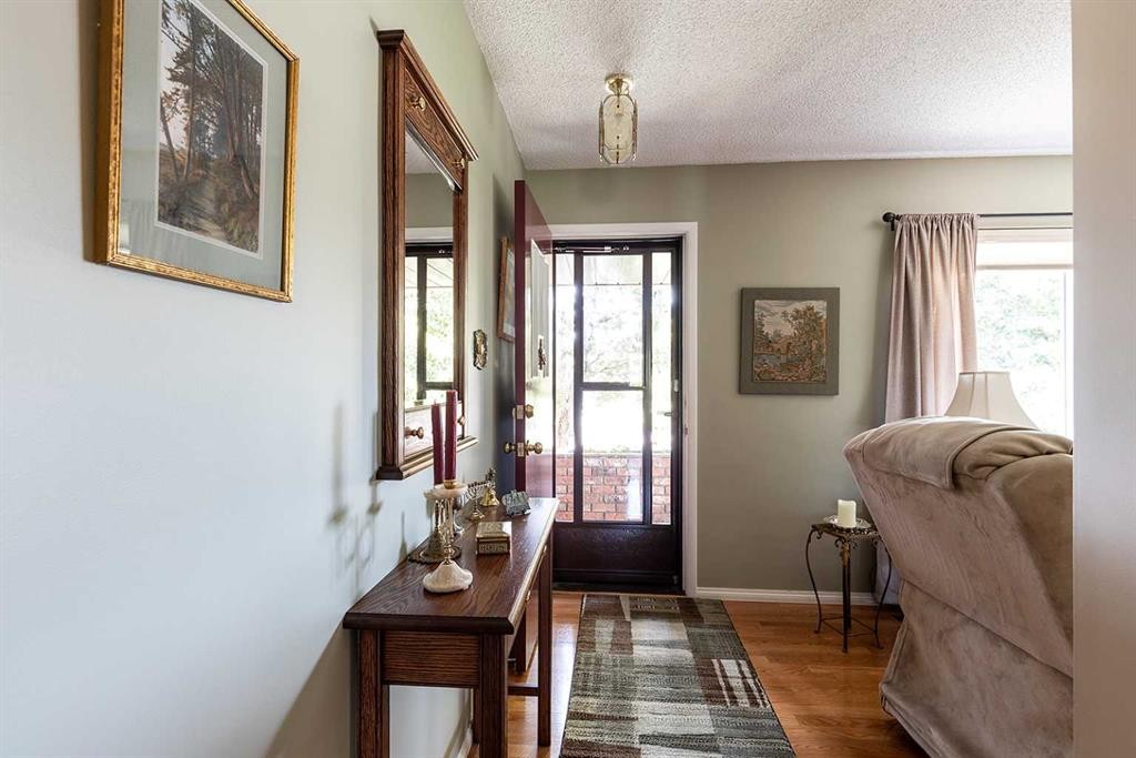 242 11Th Street Ne, Medicine Hat, AB - Indoor Photo Showing Other Room