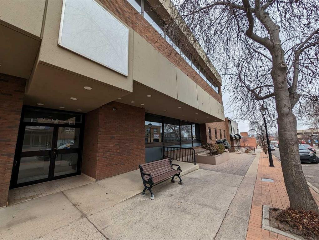 101-556 4 Street Se, Medicine Hat, AB