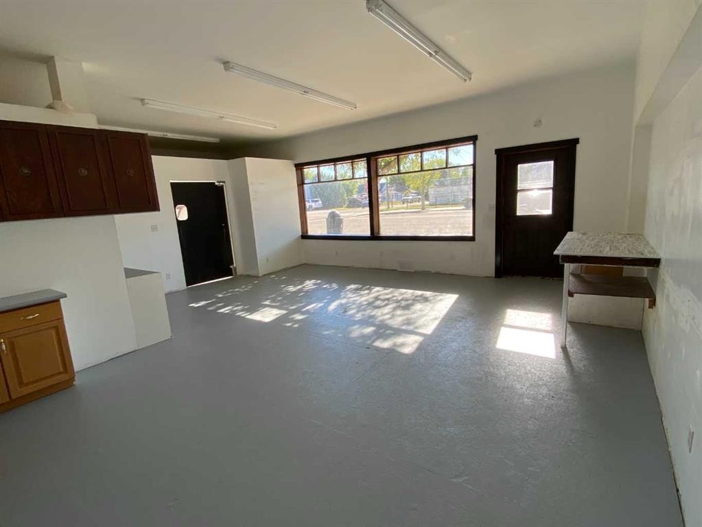 165 Centre Street, Tilley, AB - Indoor Photo Showing Other Room