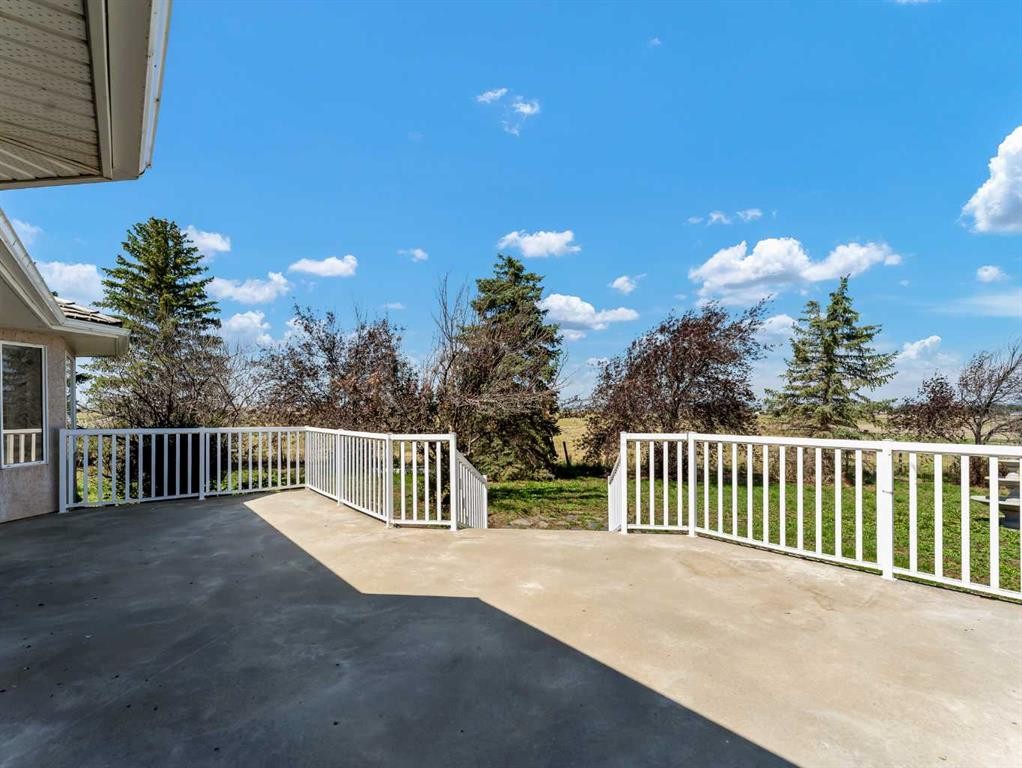 11522 Eagle Butte Road, Rural Cypress County, AB - Outdoor