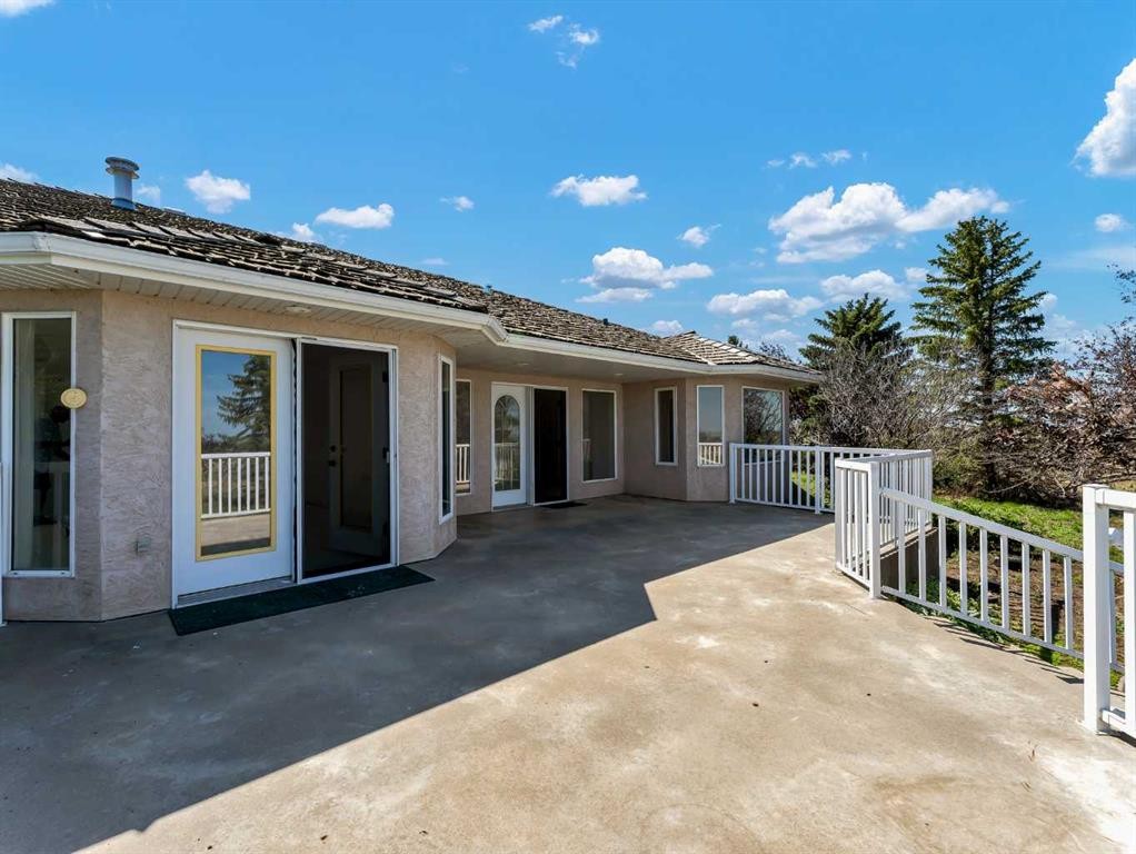 11522 Eagle Butte Road, Rural Cypress County, AB - Outdoor