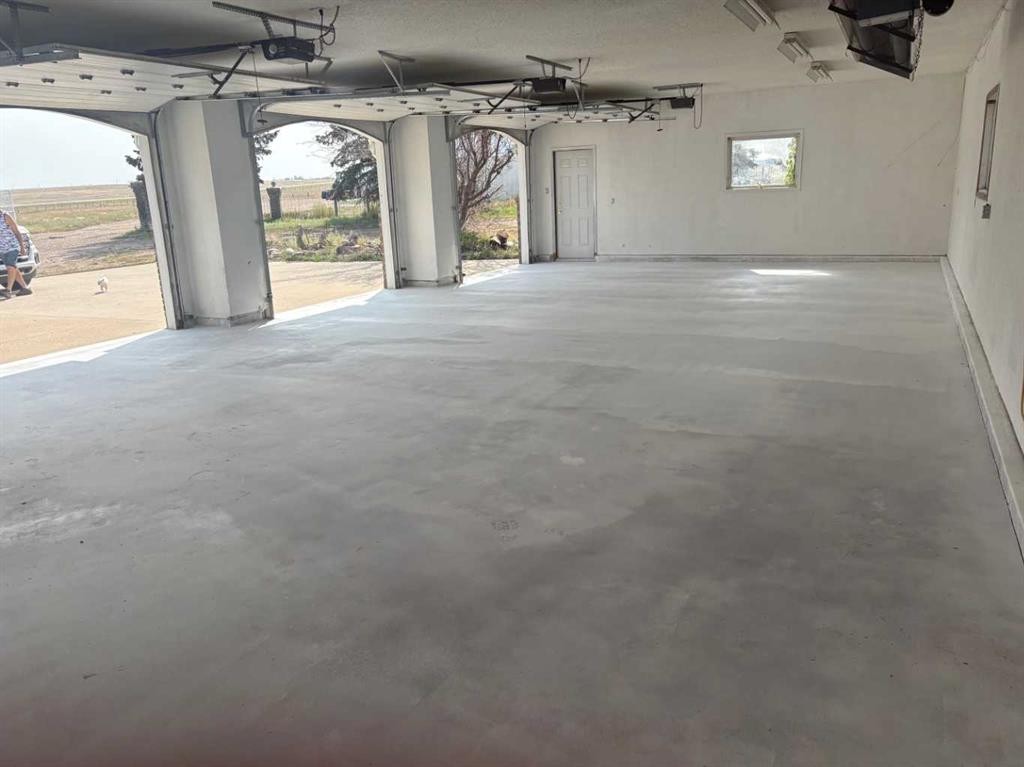 11522 Eagle Butte Road, Rural Cypress County, AB - Indoor Photo Showing Garage
