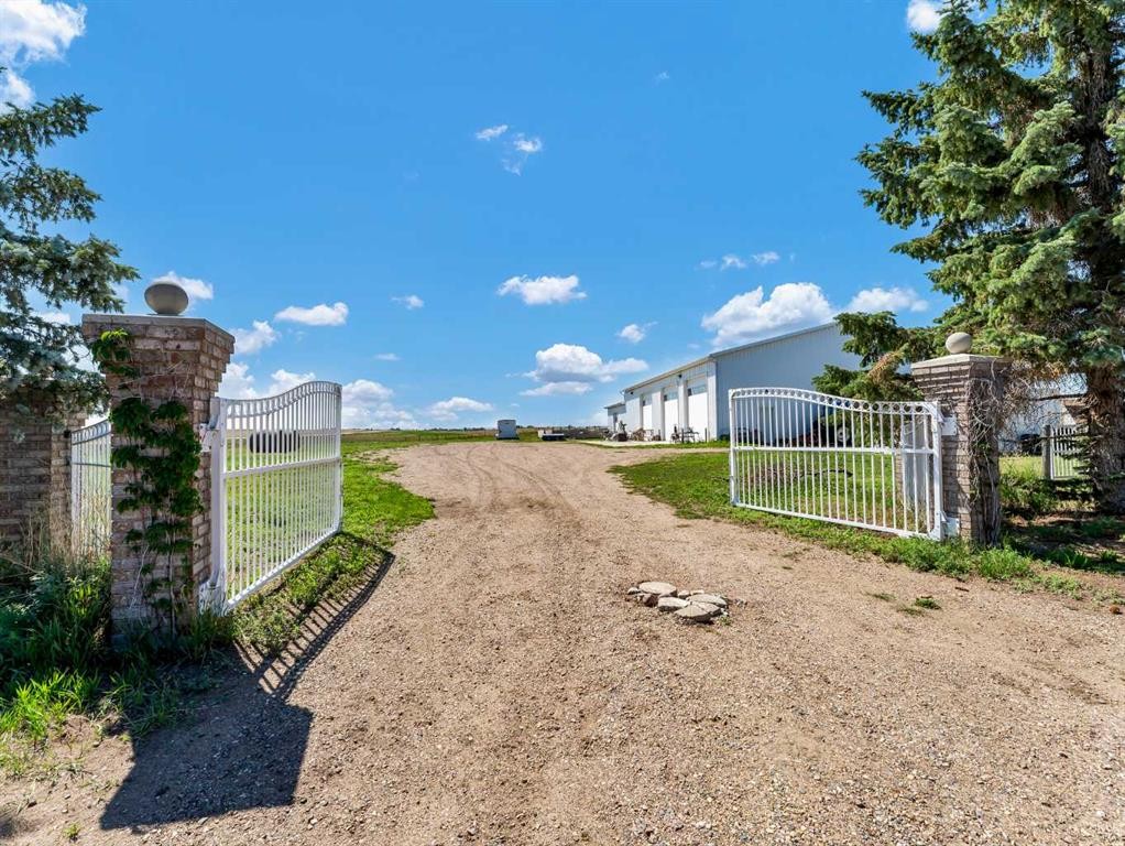 11522 Eagle Butte Road, Rural Cypress County, AB - Outdoor