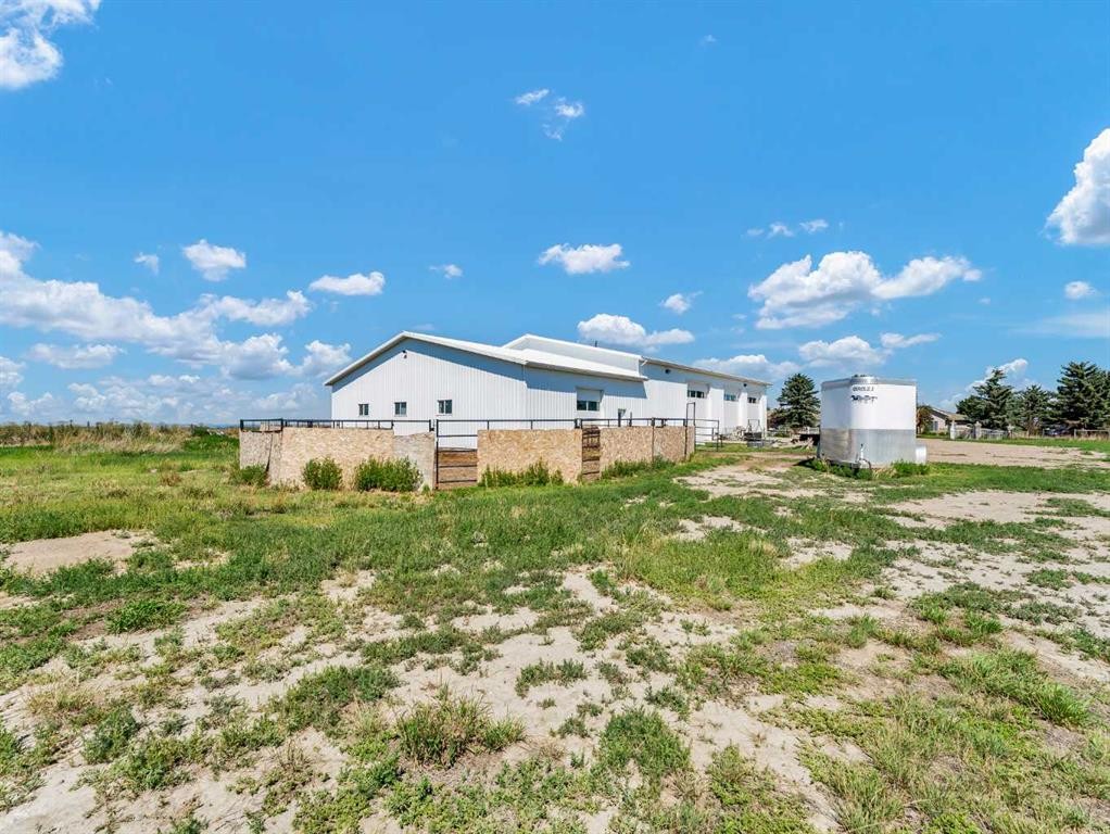 11522 Eagle Butte Road, Rural Cypress County, AB - Outdoor