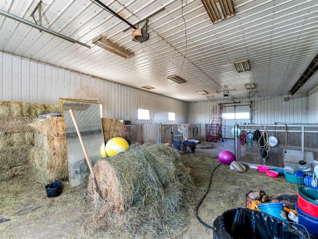 11522 Eagle Butte Road, Rural Cypress County, AB - Indoor Photo Showing Garage
