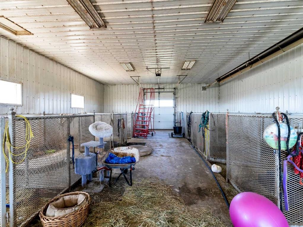 11522 Eagle Butte Road, Rural Cypress County, AB - Indoor Photo Showing Garage