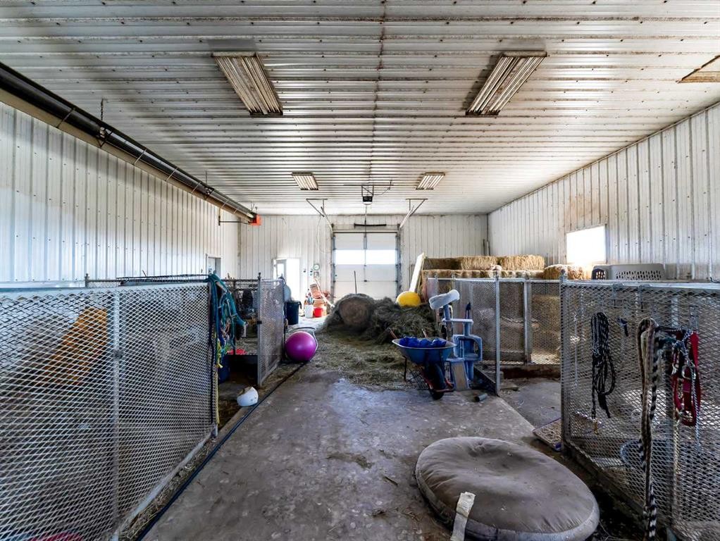 11522 Eagle Butte Road, Rural Cypress County, AB - Indoor Photo Showing Garage