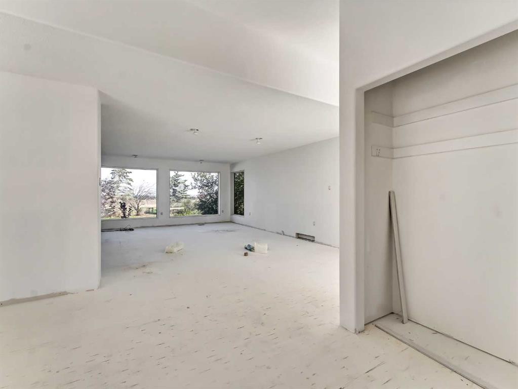 11522 Eagle Butte Road, Rural Cypress County, AB - Indoor Photo Showing Other Room