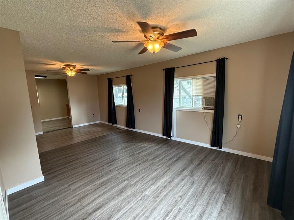 65 Amherst Street, Irvine, AB - Indoor Photo Showing Other Room