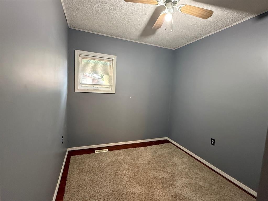 65 Amherst Street, Irvine, AB - Indoor Photo Showing Other Room