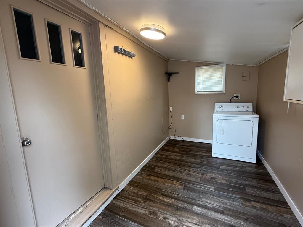 65 Amherst Street, Irvine, AB - Indoor Photo Showing Laundry Room