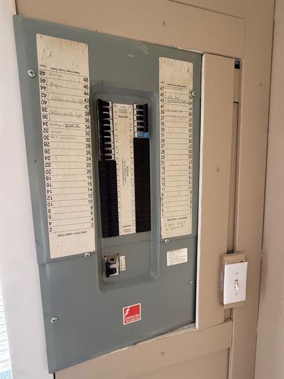 65 Amherst Street, Irvine, AB - Indoor Photo Showing Other Room