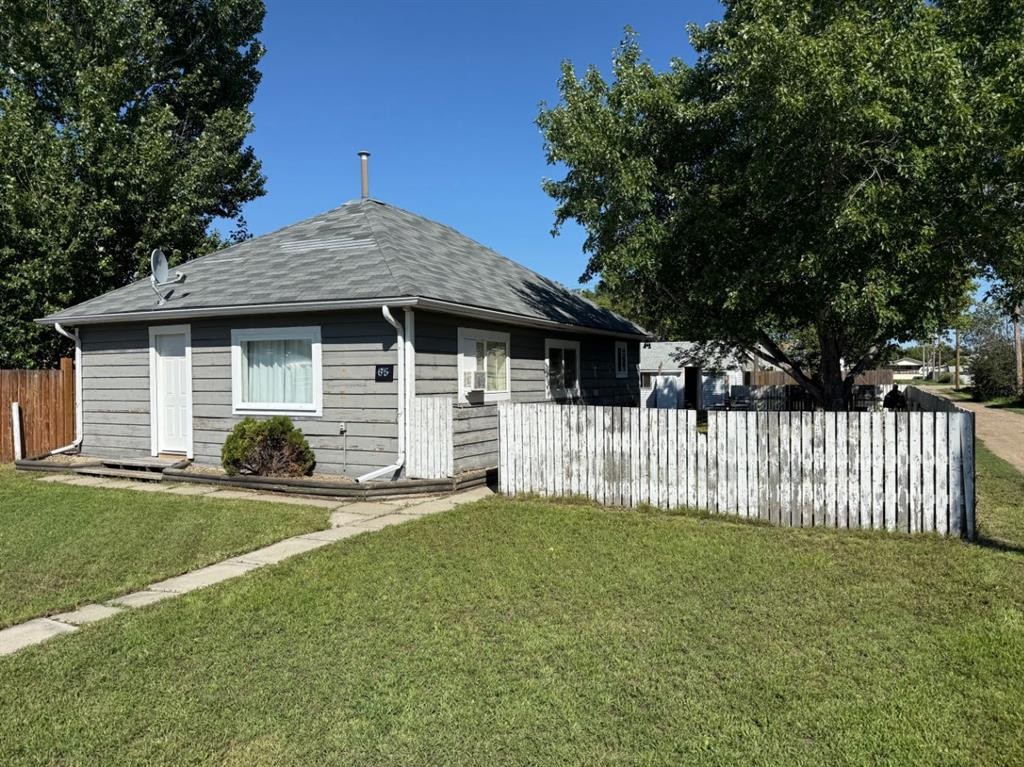 65 Amherst Street, Irvine, AB - Outdoor