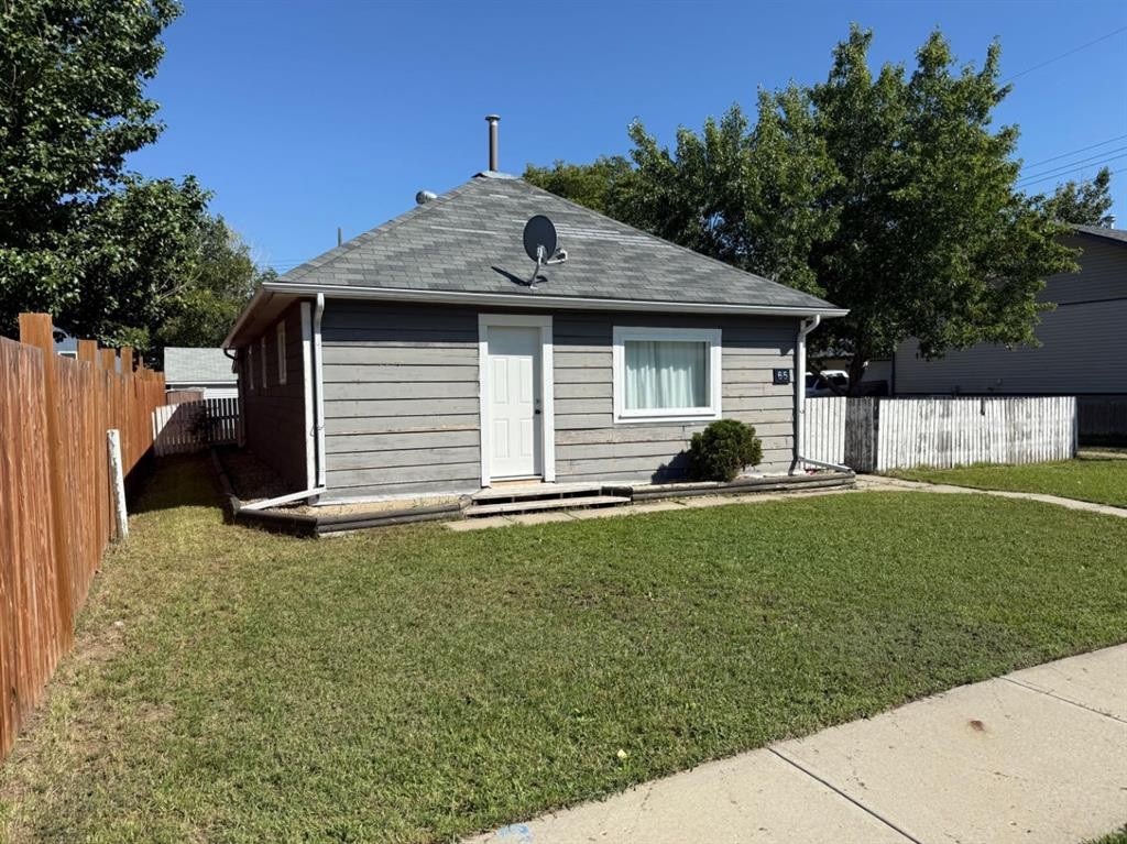 65 Amherst Street, Irvine, AB - Outdoor