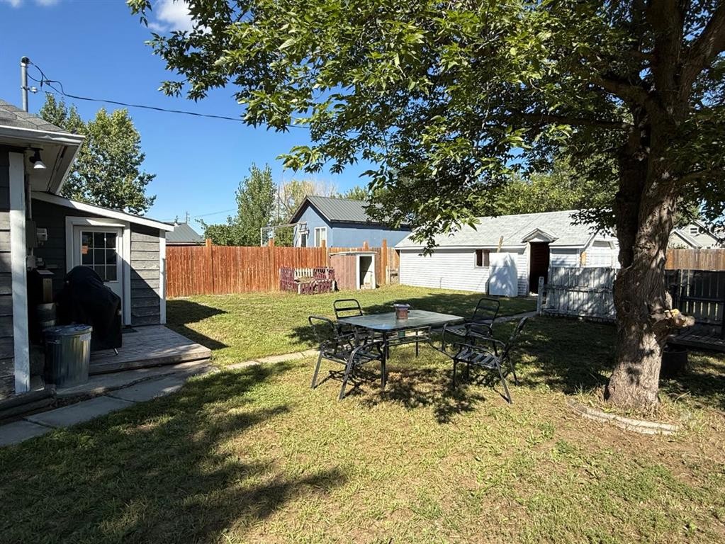 65 Amherst Street, Irvine, AB - Outdoor