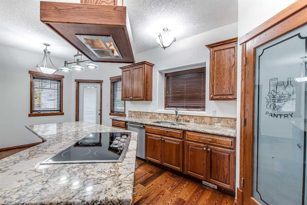1048 Eagle Ridge Drive, Dunmore, AB - Indoor Photo Showing Kitchen
