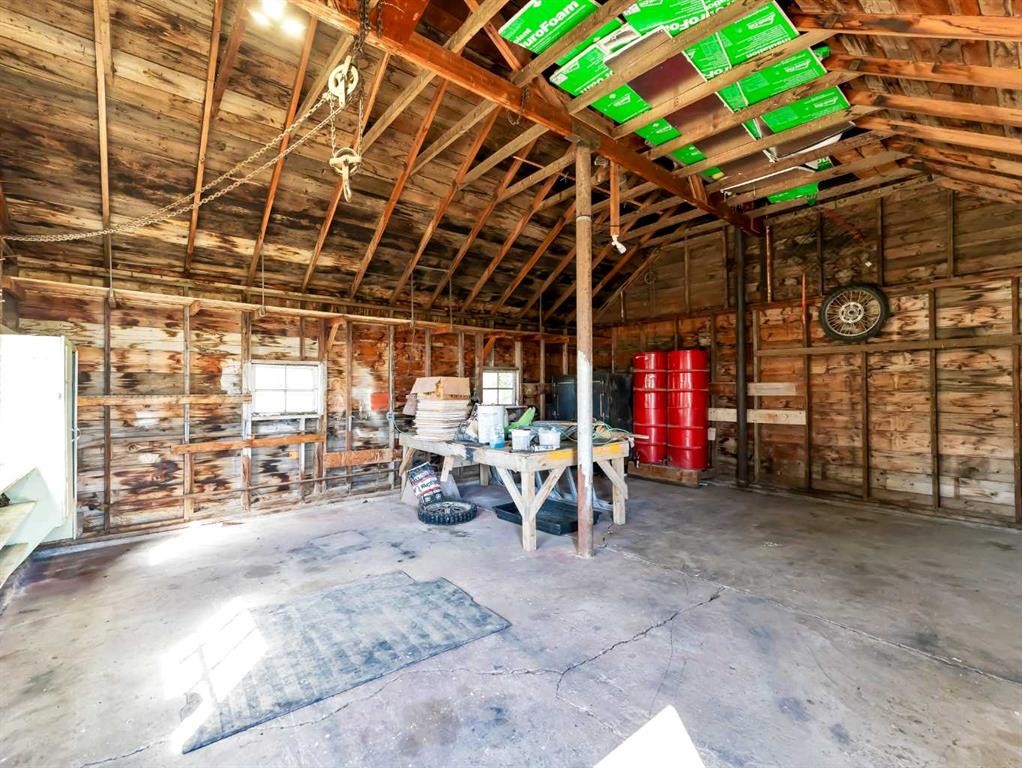 1-13402 Range Road 75, Rural Cypress County, AB - Indoor Photo Showing Garage