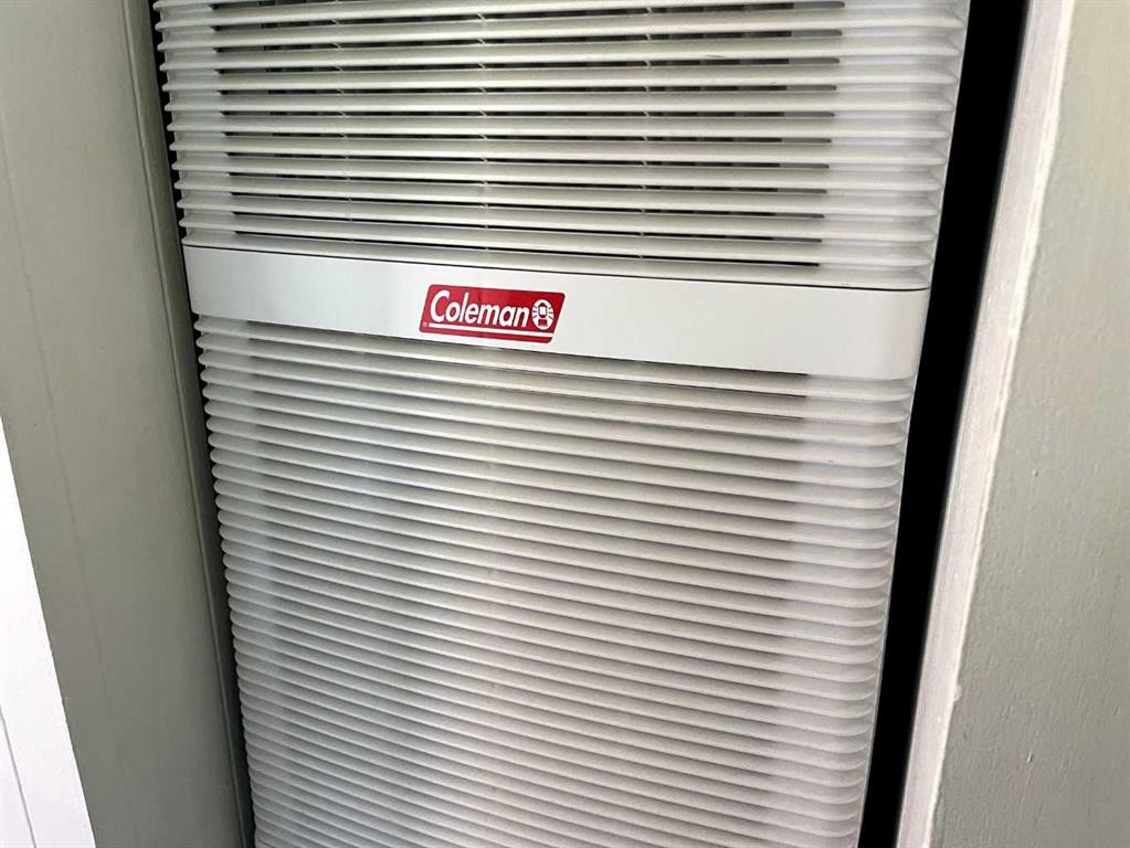 413 4 Street, Suffield, AB -