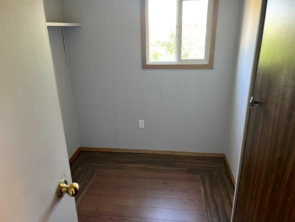 413 4 Street, Suffield, AB - Indoor Photo Showing Other Room