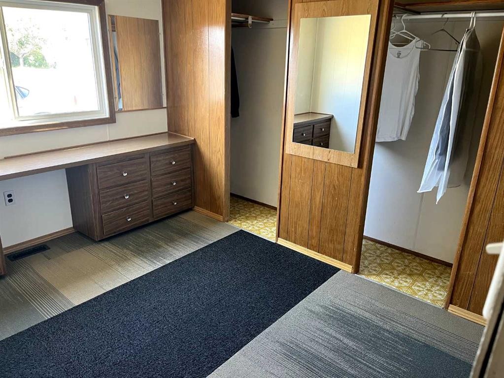 413 4 Street, Suffield, AB - Indoor