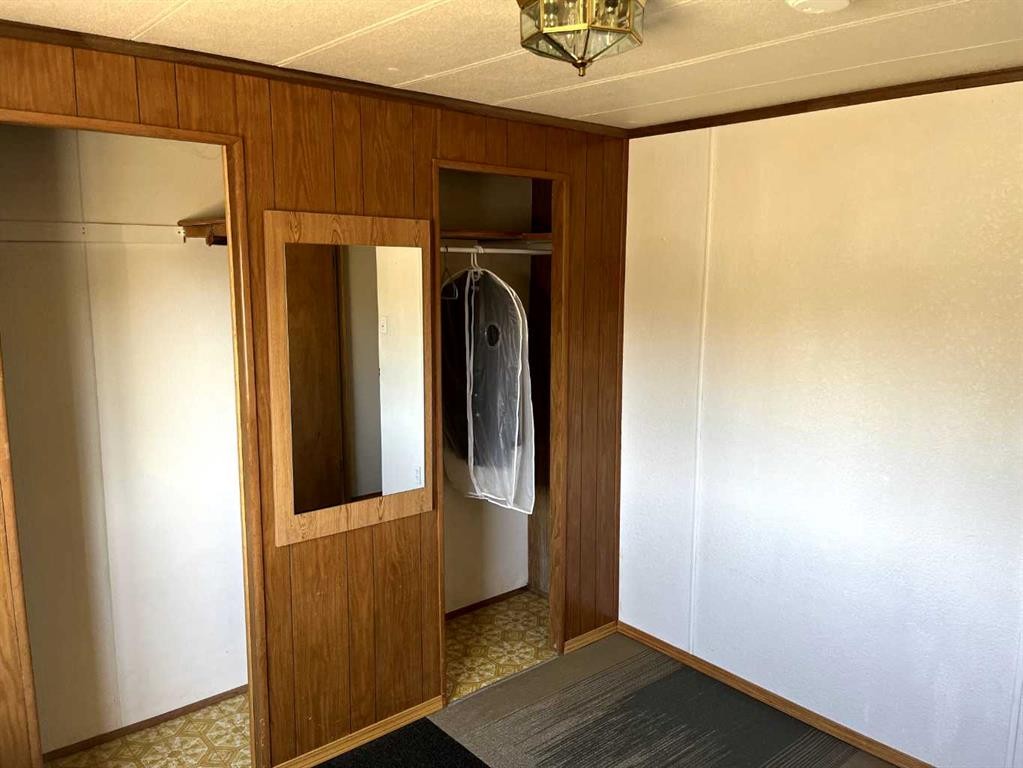 413 4 Street, Suffield, AB - Indoor Photo Showing Other Room