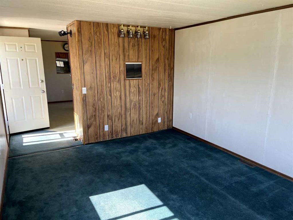 413 4 Street, Suffield, AB - Indoor Photo Showing Other Room