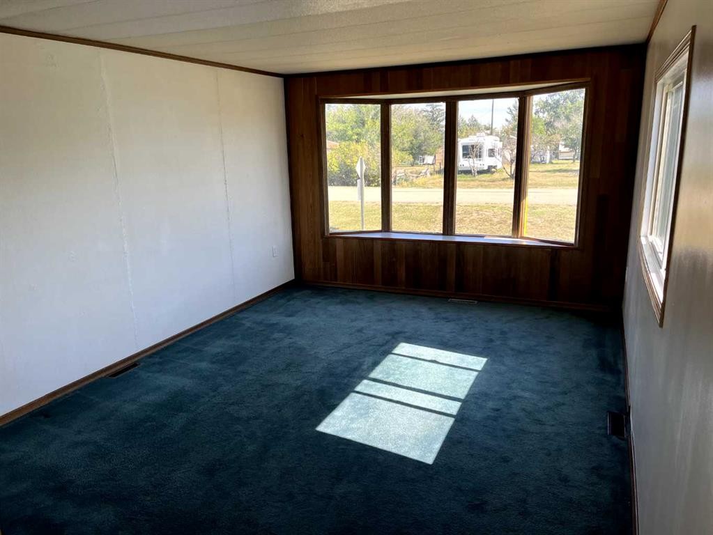 413 4 Street, Suffield, AB - Indoor Photo Showing Other Room