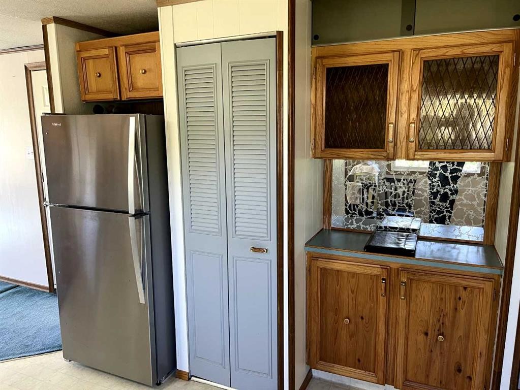 413 4 Street, Suffield, AB - Indoor