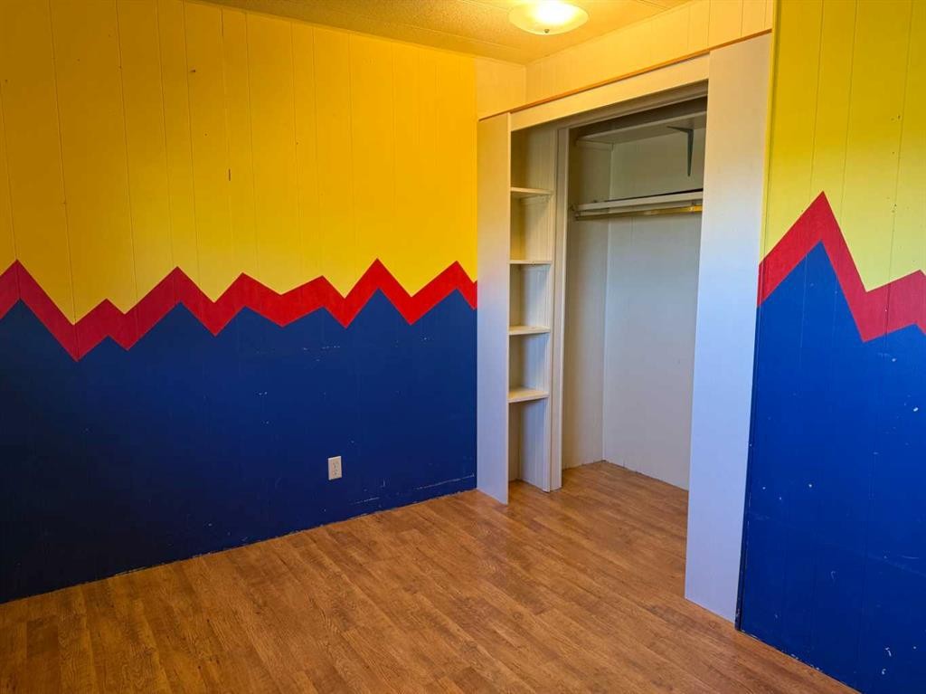 405 2 Avenue East, Bow Island, AB - Indoor Photo Showing Other Room