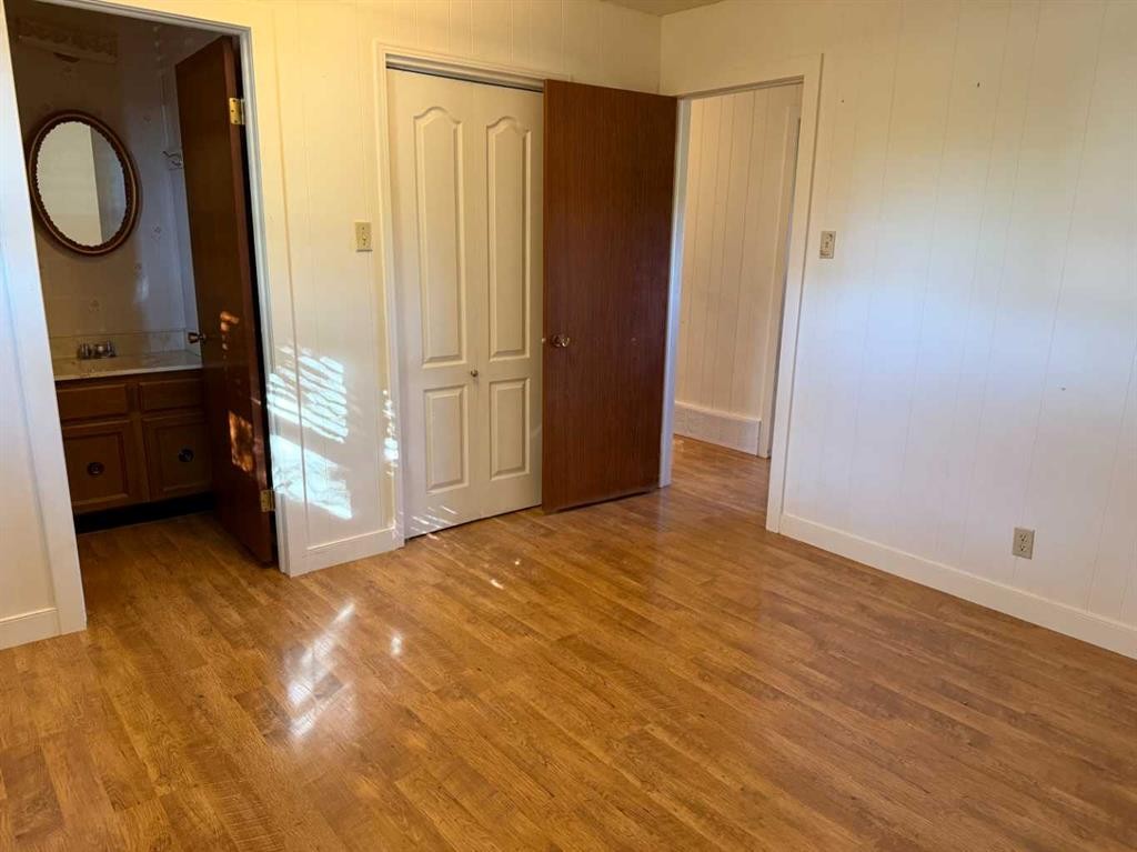 405 2 Avenue East, Bow Island, AB - Indoor Photo Showing Other Room