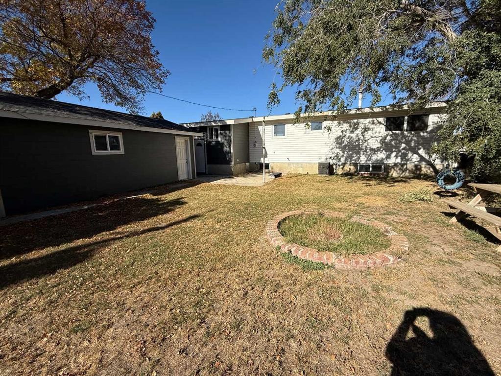 405 2 Avenue East, Bow Island, AB - Outdoor