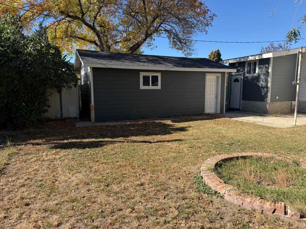 405 2 Avenue East, Bow Island, AB - Outdoor