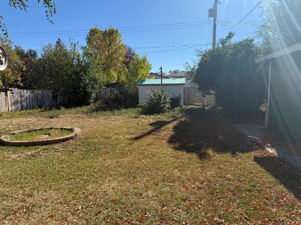 405 2 Avenue East, Bow Island, AB - Outdoor