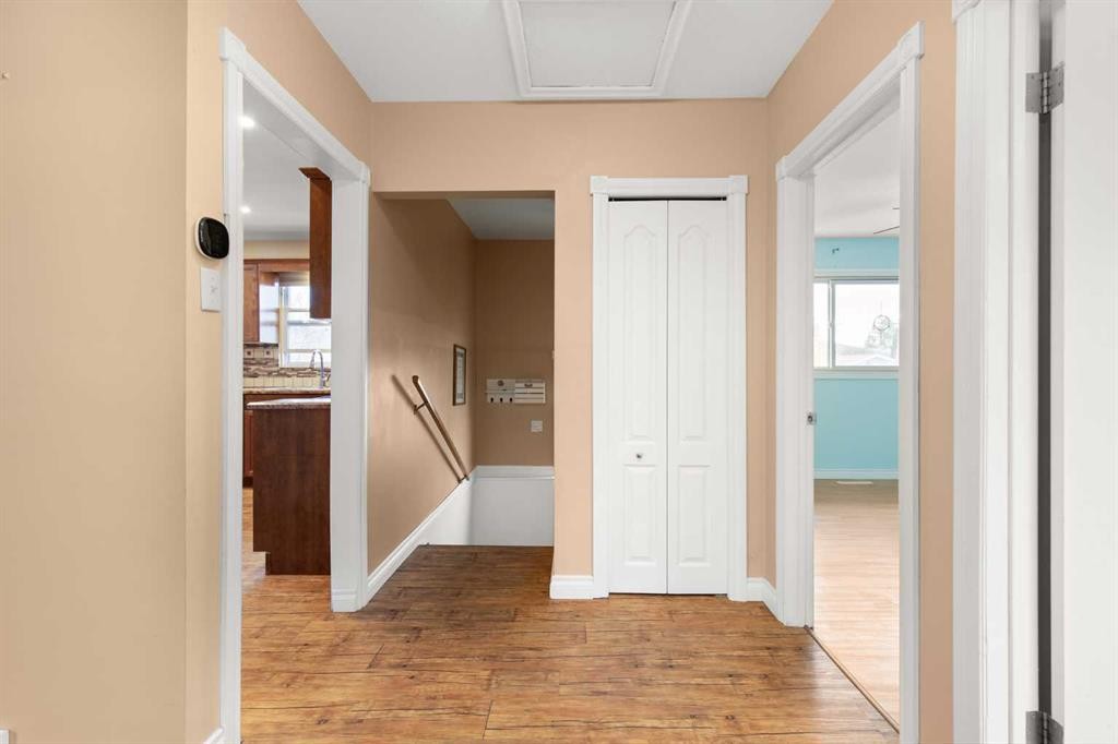 417 2 Street Se, Redcliff, AB - Indoor Photo Showing Other Room