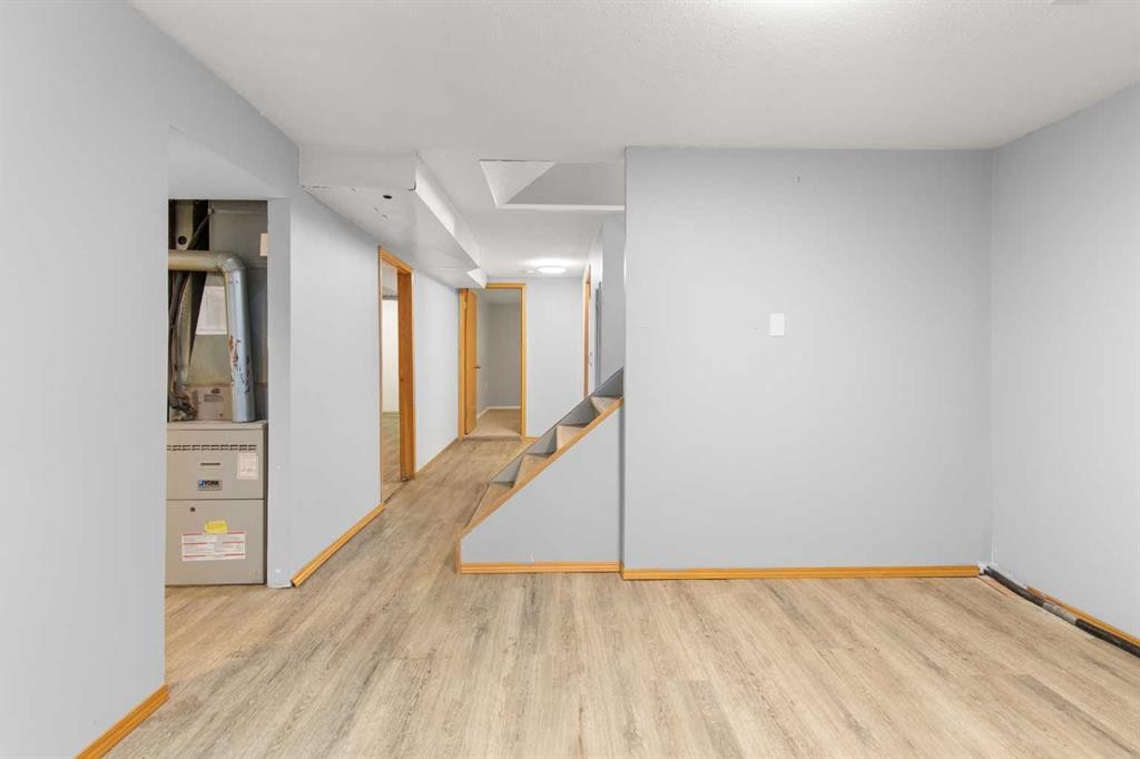 417 2 Street Se, Redcliff, AB - Indoor Photo Showing Other Room