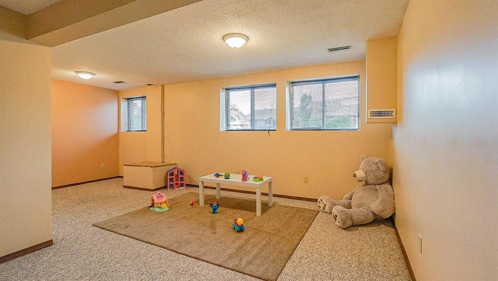 90 Simpson Crescent Se, Medicine Hat, AB - Indoor Photo Showing Other Room