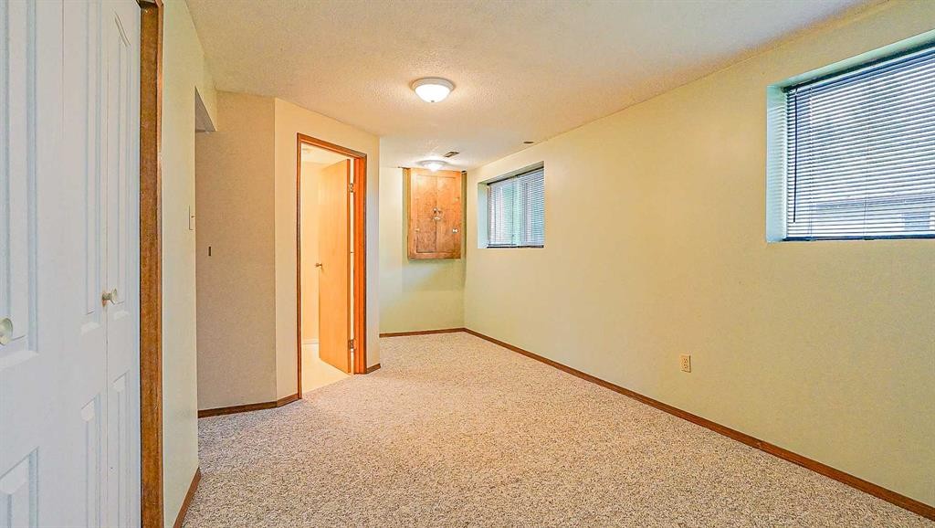 90 Simpson Crescent Se, Medicine Hat, AB - Indoor Photo Showing Other Room
