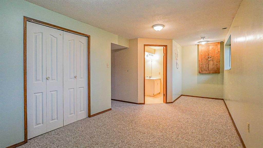 90 Simpson Crescent Se, Medicine Hat, AB - Indoor Photo Showing Other Room