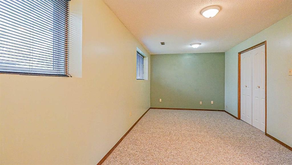90 Simpson Crescent Se, Medicine Hat, AB - Indoor Photo Showing Other Room