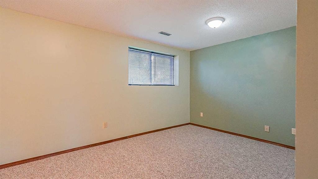 90 Simpson Crescent Se, Medicine Hat, AB - Indoor Photo Showing Other Room