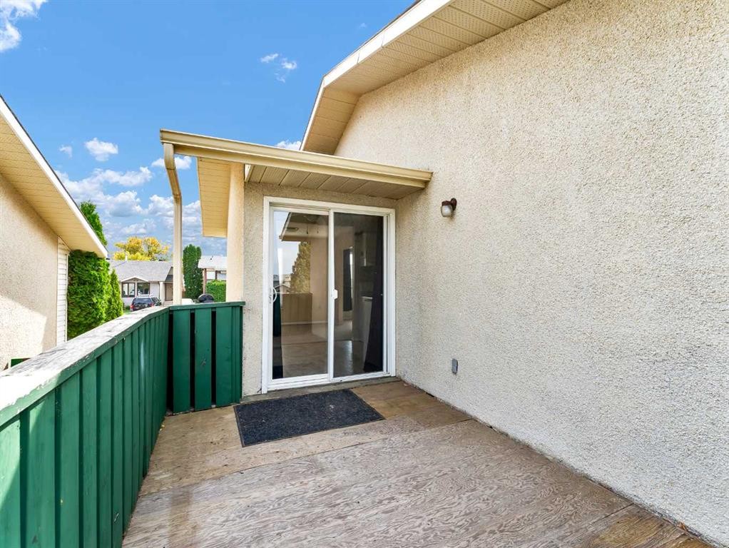 90 Simpson Crescent Se, Medicine Hat, AB - Outdoor With Exterior