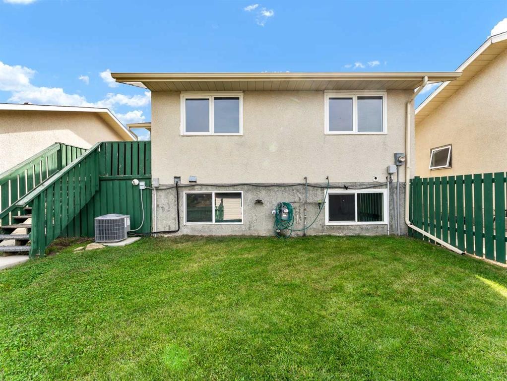 90 Simpson Crescent Se, Medicine Hat, AB - Outdoor