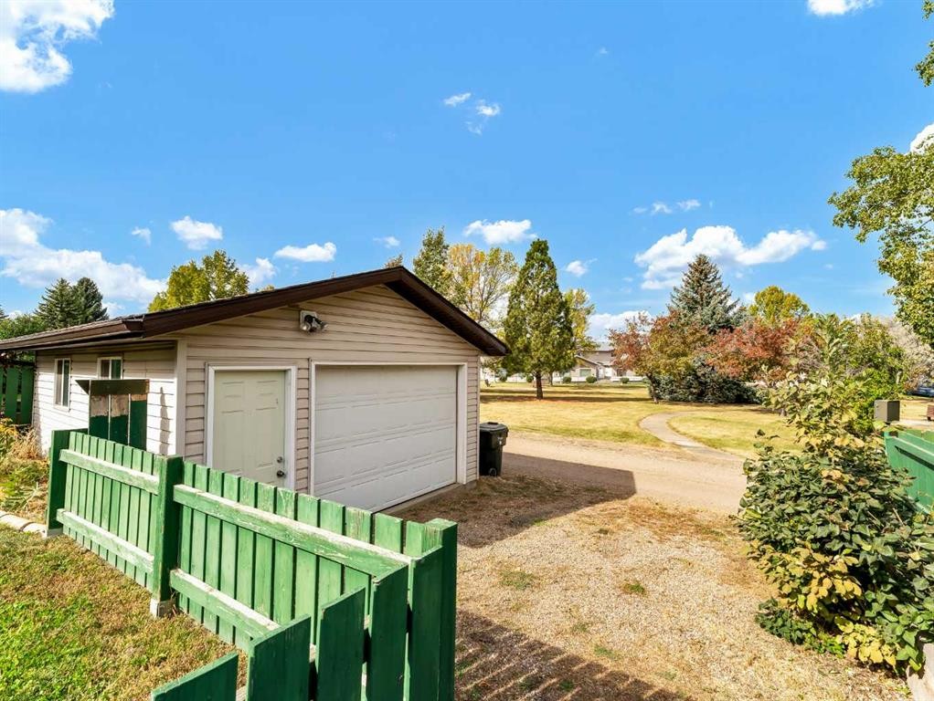 90 Simpson Crescent Se, Medicine Hat, AB - Outdoor