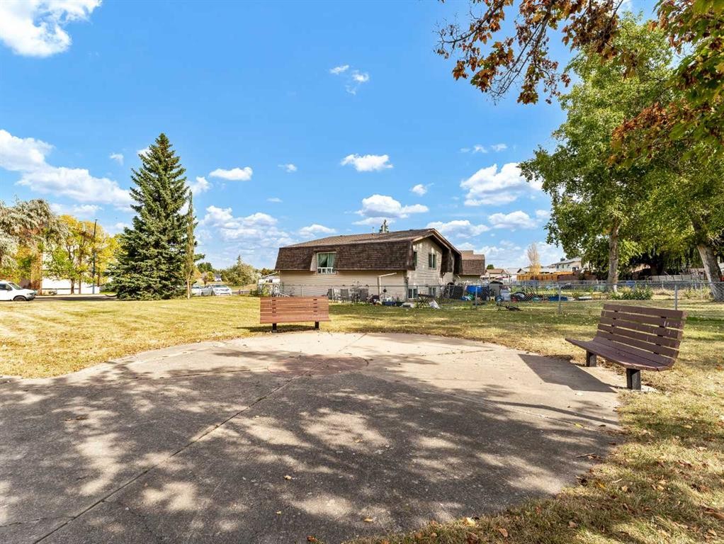 90 Simpson Crescent Se, Medicine Hat, AB - Outdoor