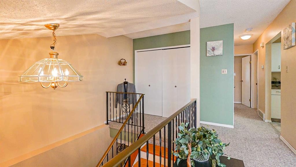 90 Simpson Crescent Se, Medicine Hat, AB - Indoor Photo Showing Other Room