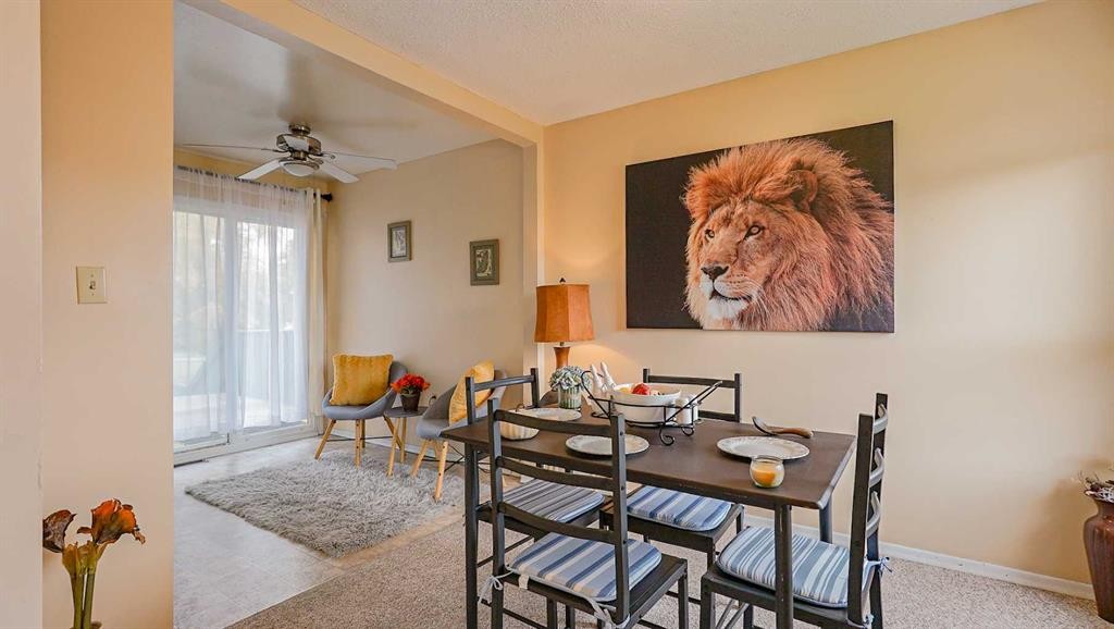 90 Simpson Crescent Se, Medicine Hat, AB - Indoor Photo Showing Dining Room