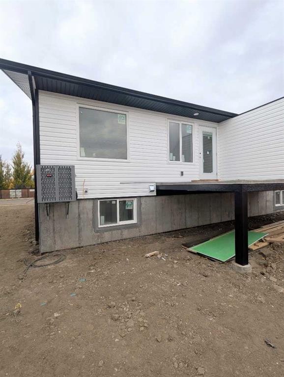 61 Somerside Gate Se, Medicine Hat, AB - Outdoor With Exterior
