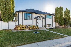 143 Stapeford Crescent SE Medicine Hat, AB T1B 3Y8