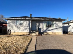 12 11 Street NE Medicine Hat, AB T1A 5S8