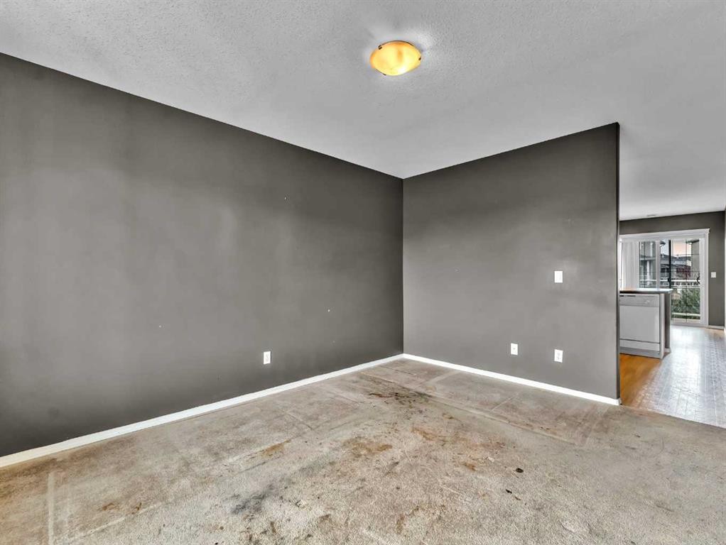 29 Northlands Lane Ne, Medicine Hat, AB - Indoor Photo Showing Other Room